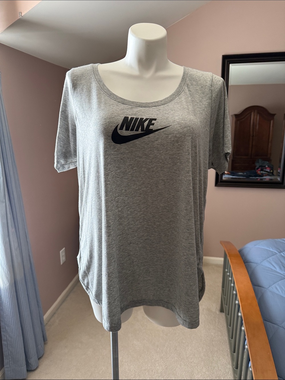Nike Women’s Light Gray Short Sleeve Scoop Neck Logo Tee